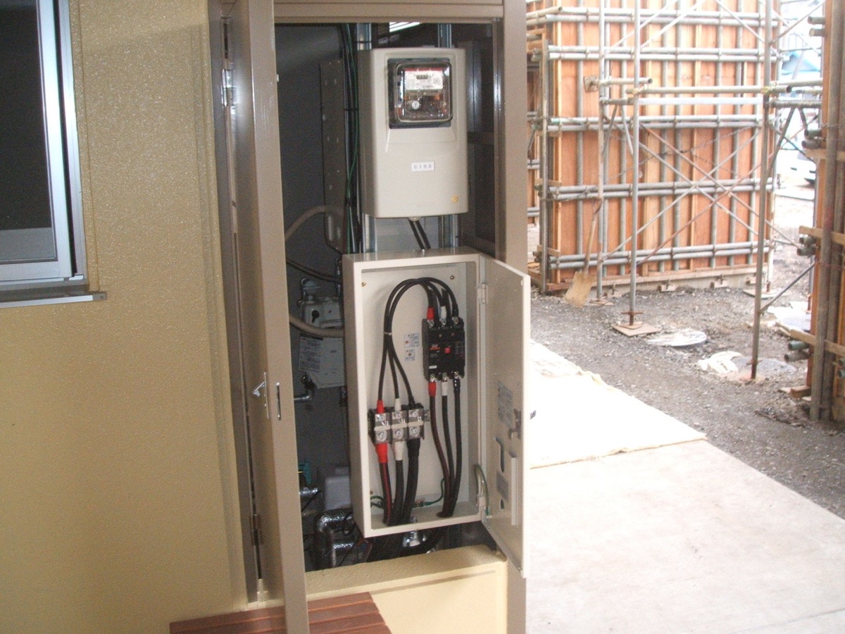 建物の引込計器と分電盤の設置工事